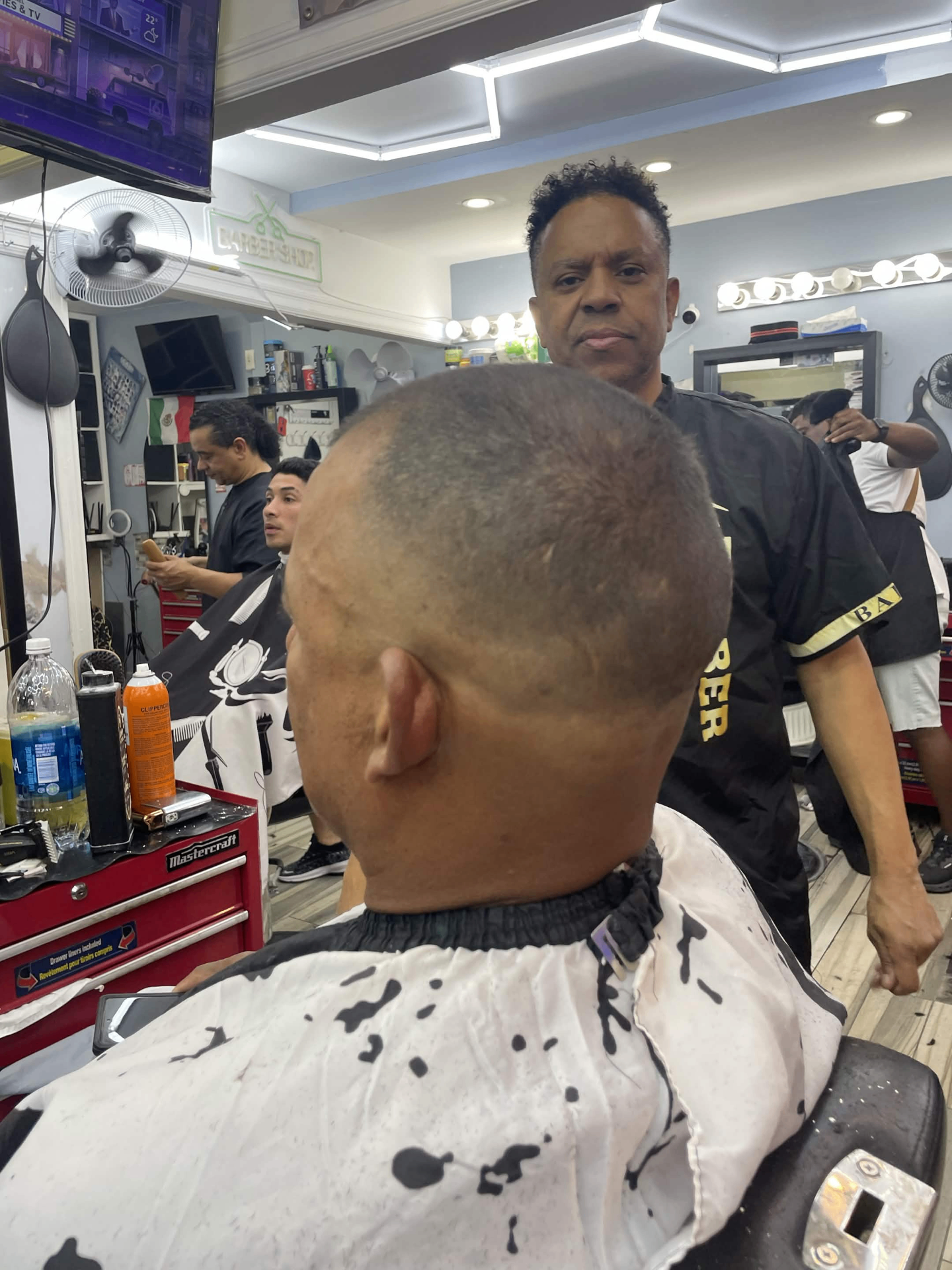 Muchachos Barber 8